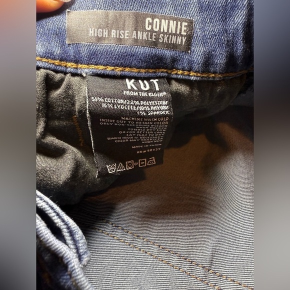 Kut from the Kloth “Connie” Blue Skinny Jeans. Size 10 - Picture 7 of 7